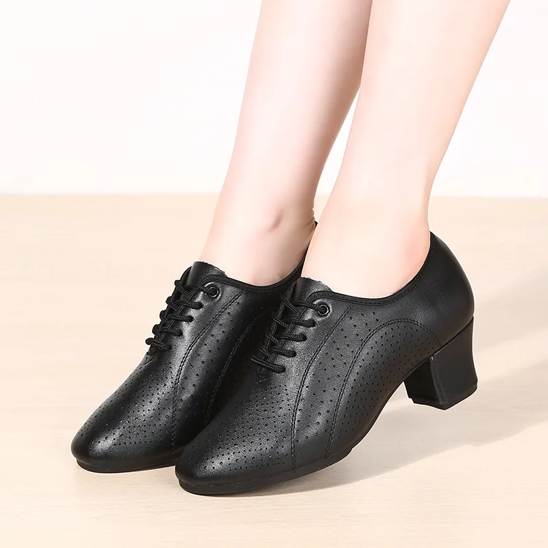 Танцевальные кроссовки из натуральной кожи, обувь для бальных танцев, женская обувь для латинских танцев, женская спортивная обувь для джаза на шнуровке, обувь для учителей, каблук для танго 3,5/5 см
Танцевальные кроссовки из натуральной кожи, обувь для бальных танцев, женская обувь для латинских танцев, женская спортивная обувь для джаза на шнуровке, обувь для учителей, каблук для танго 3,5/5 см