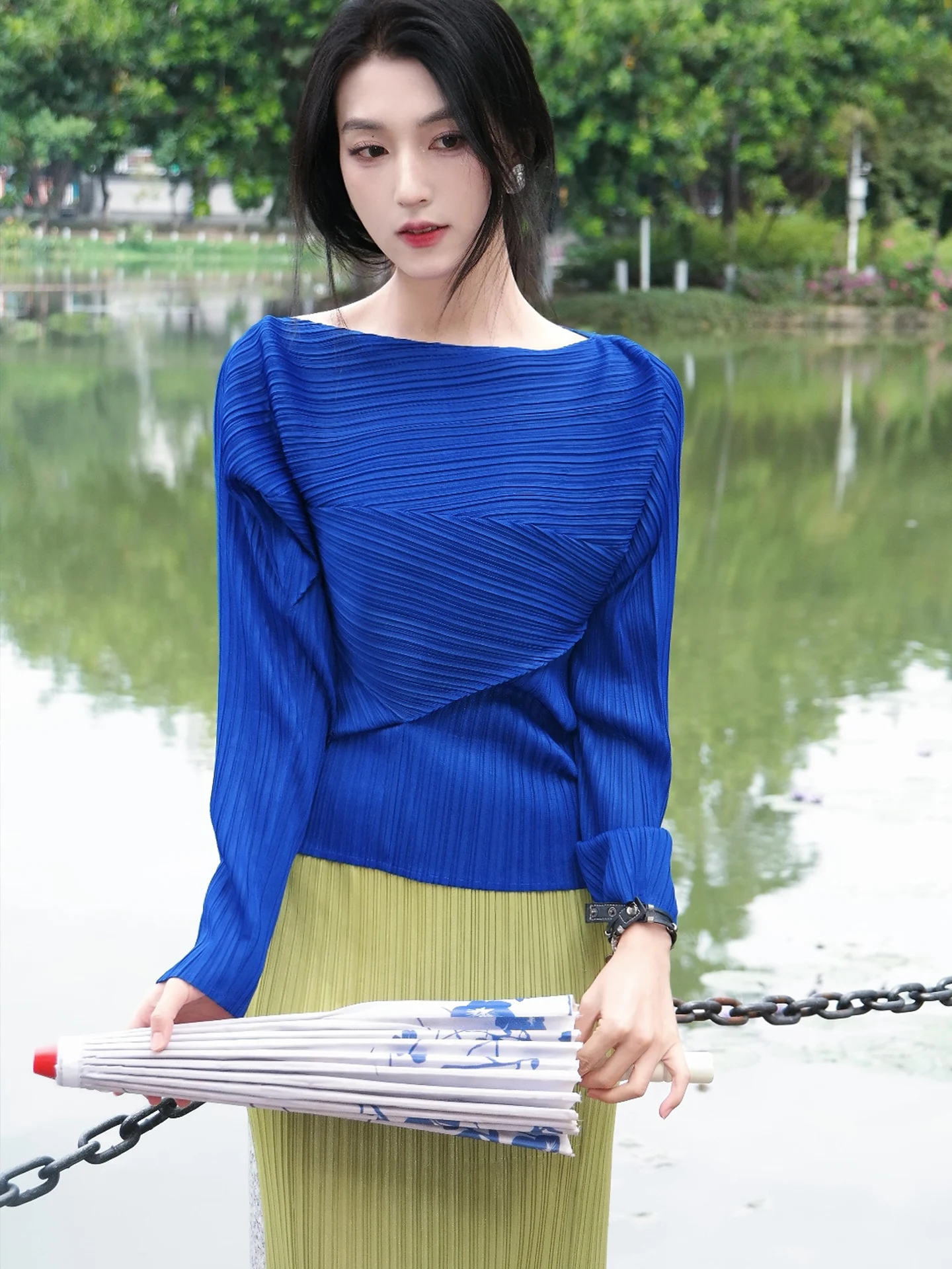 Asymmetrical Pleated Women's Top And Bottoms Set Anti-Aging Versatile Slimming Autumn Fashion Design Casual Style Four Seasons
Asymmetrical Pleated Women's Top And Bottoms Set Anti-Aging Versatile Slimming Autumn Fashion Design Casual Style Four Seasons
