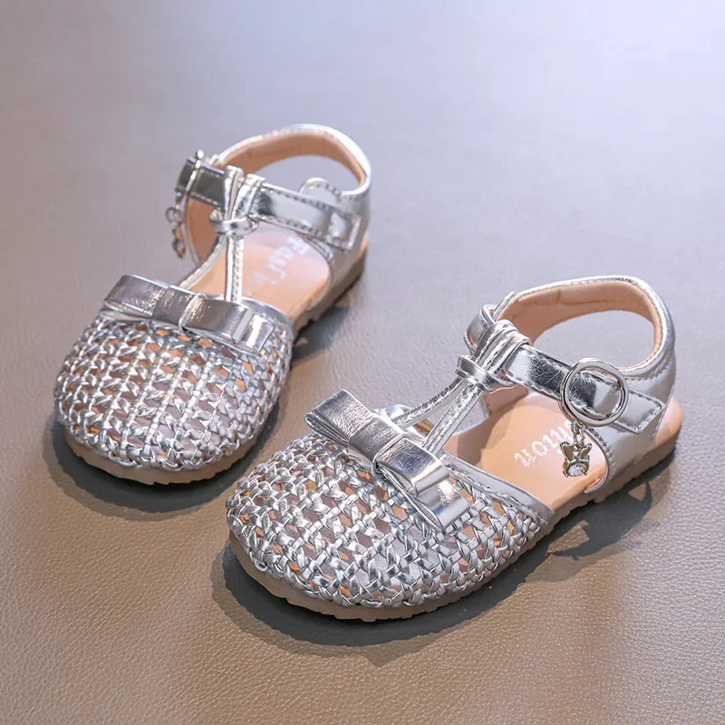 Тканые сандалии с закрытым носком для девочек, новинка лета 2024, модные детские римские сандалии с бантом, пляжные сандалии принцессы для девочек на мягкой подошве
Тканые сандалии с закрытым носком для девочек, новинка лета 2024, модные детские римские сандалии с бантом, пляжные сандалии принцессы для девочек на мягкой подошве