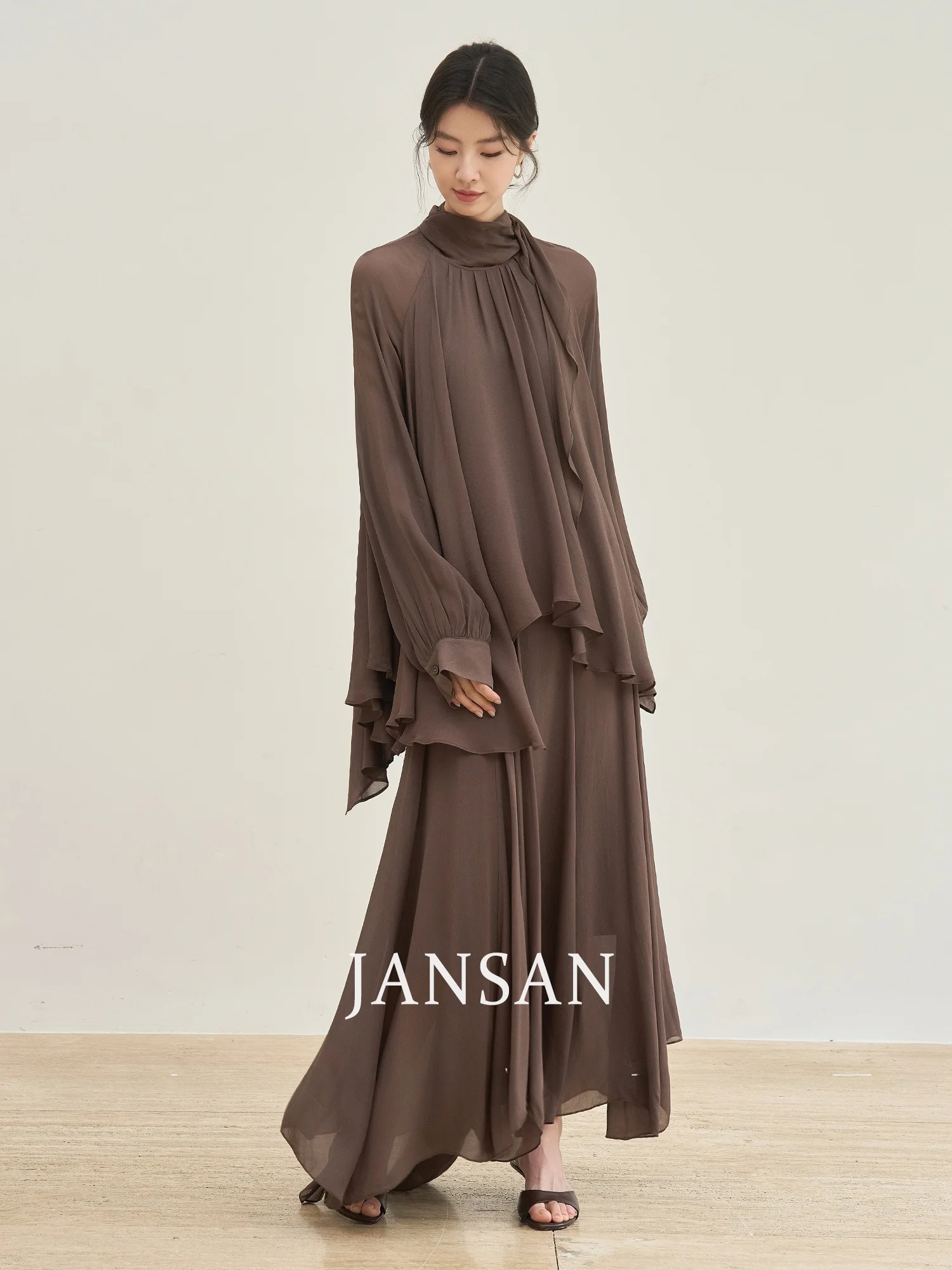 JANSAN Silk Chiffon Bell Sleeve Shirt And Skirt Set Women's Fashion Romantic Draped Design Autumn Spring Summer Collection
JANSAN Silk Chiffon Bell Sleeve Shirt And Skirt Set Women's Fashion Romantic Draped Design Autumn Spring Summer Collection