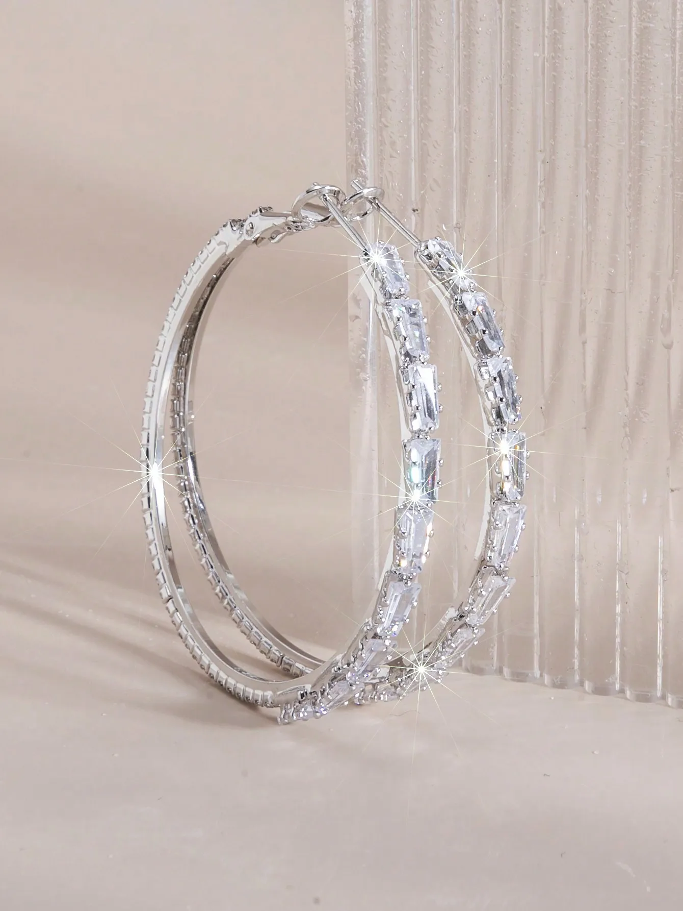 Роскошные серьги-кольца с кубическим цирконием для женщин, для повседневной носки и вечеринок, серебристые модные украшения
Роскошные серьги-кольца с кубическим цирконием для женщин, для повседневной носки и вечеринок, серебристые модные украшения