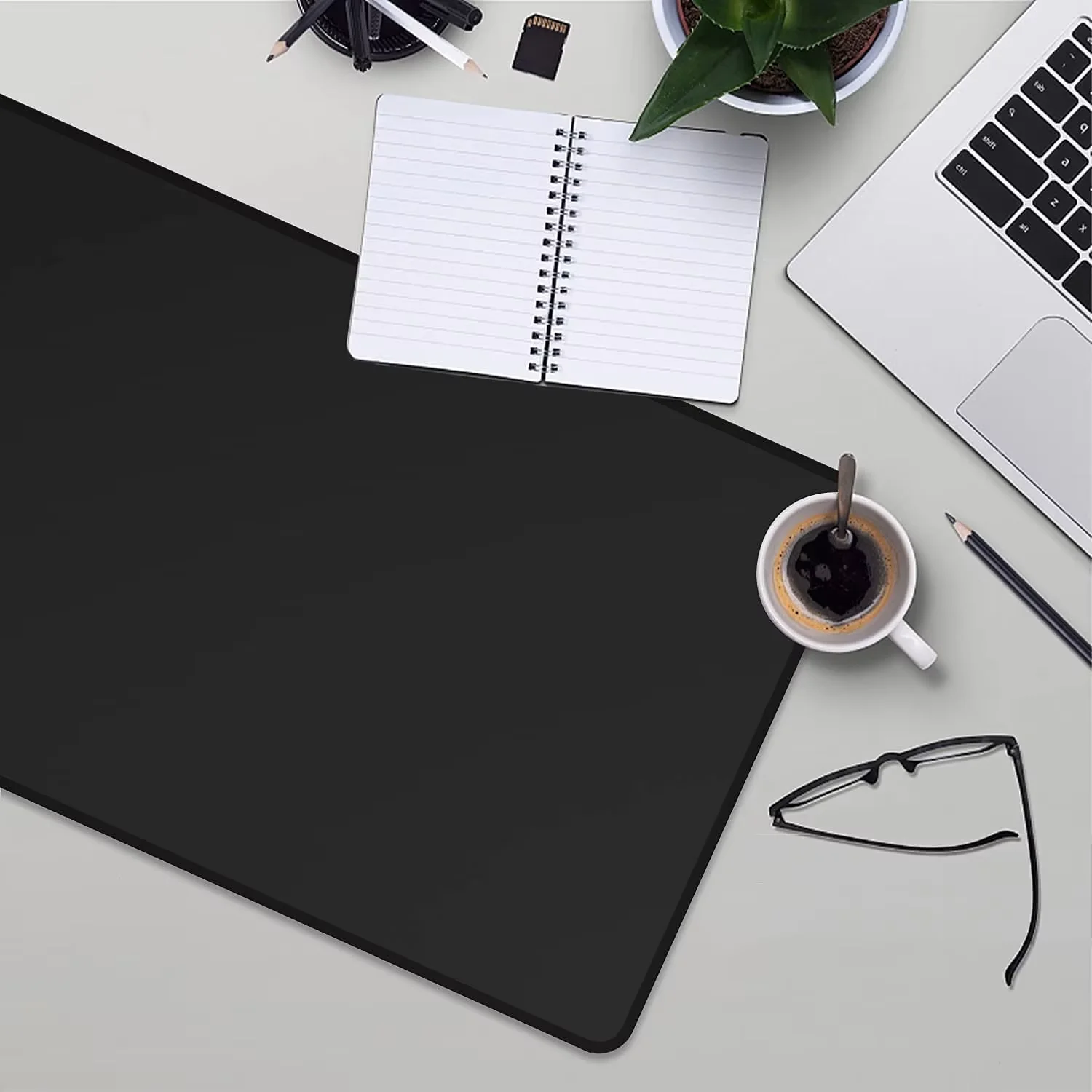 Minimalist Advanced Pure Black Waterproof And Anti Slip XXL Rubber Mouse Pad Esports Games Computer Keyboard Desktop Decoration
Minimalist Advanced Pure Black Waterproof And Anti Slip XXL Rubber Mouse Pad Esports Games Computer Keyboard Desktop Decoration