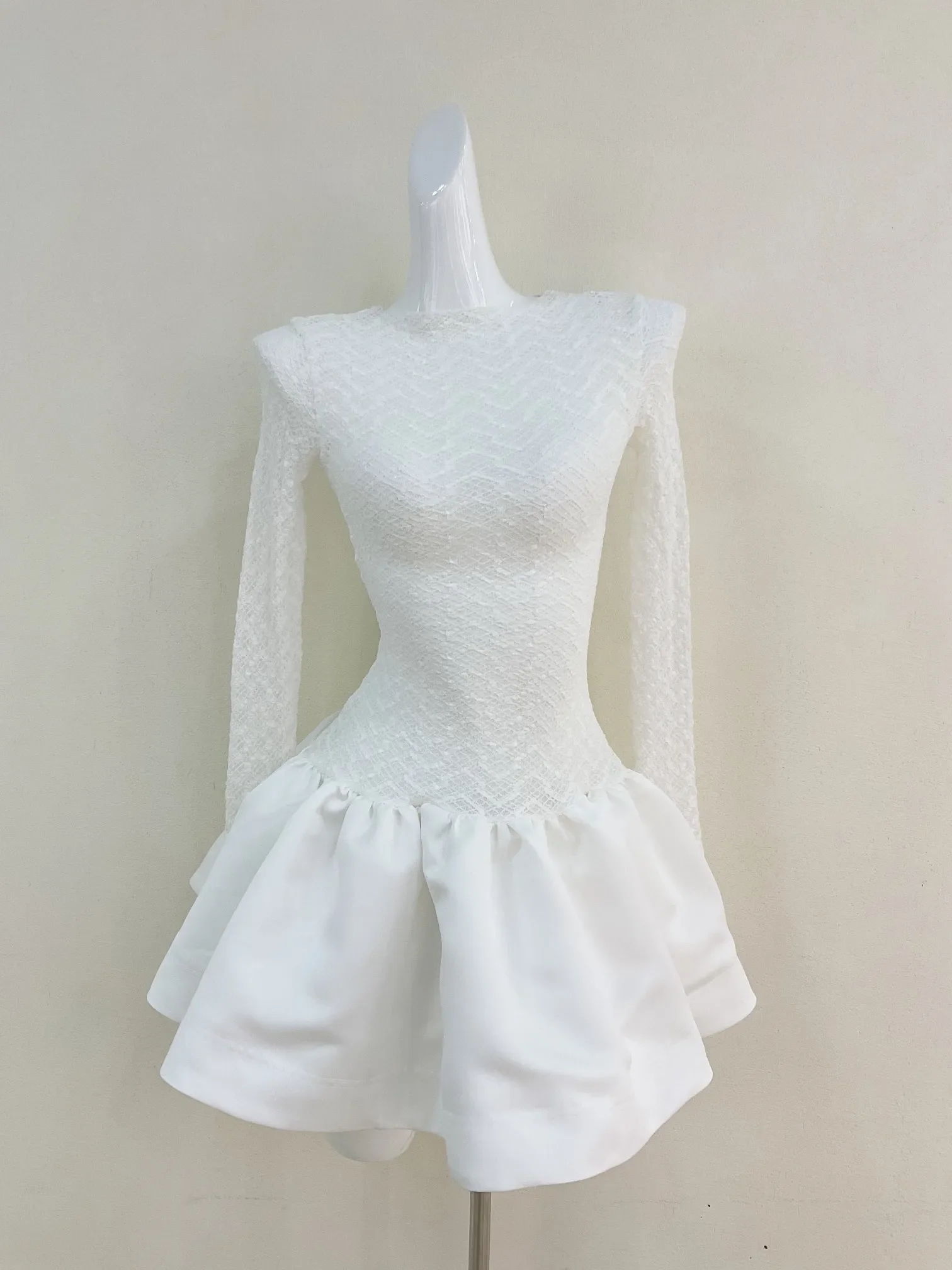 Women White or Black Dress Lace Spliced Hollow Out O-Neck Long Sleeve Sweet Female Mini Robe
Women White or Black Dress Lace Spliced Hollow Out O-Neck Long Sleeve Sweet Female Mini Robe
