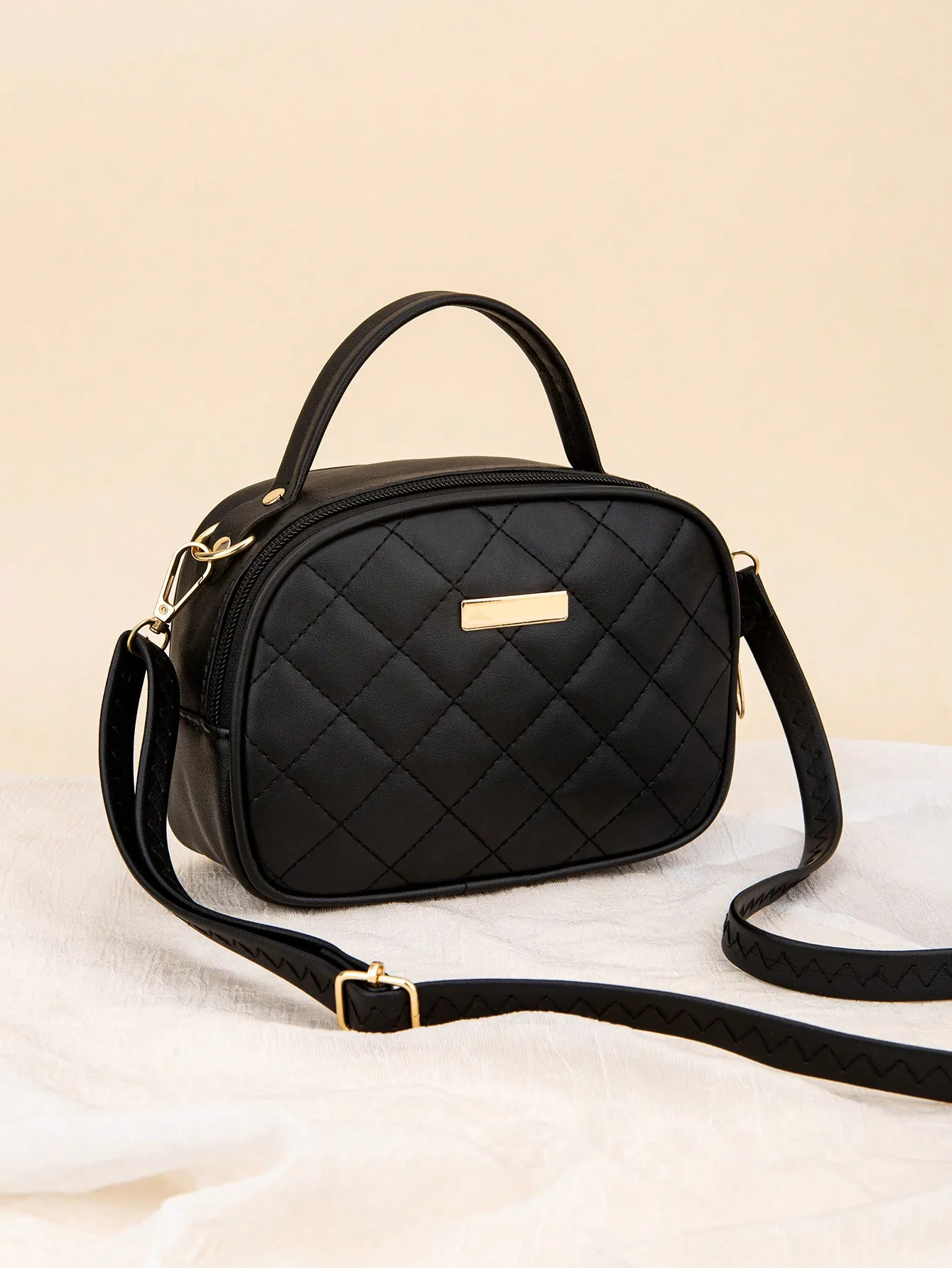 Women's Embroidered Bag, Casual Daily Use Handbag, Embroidered Bag, Shell Bag, Women's Tote Bag, Diamond Grid Bag, Women's Shoulder Bag
Women's Embroidered Bag, Casual Daily Use Handbag, Embroidered Bag, Shell Bag, Women's Tote Bag, Diamond Grid Bag, Women's Shoulder Bag