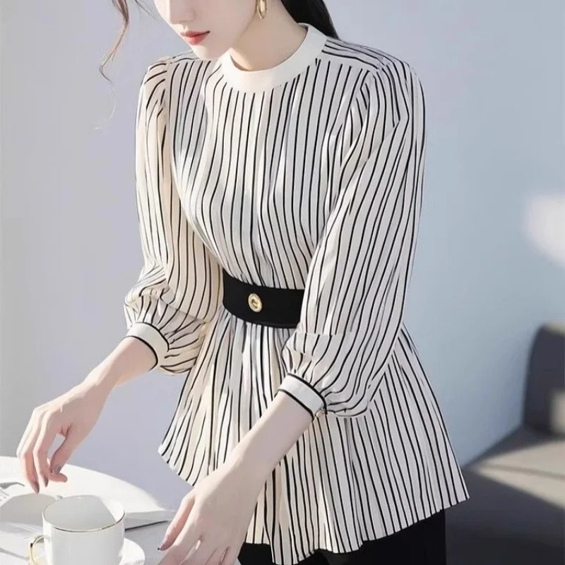 Small-waist Beige Blouse Temperament Long Sleeve Shirts British Retro Crew Neck Pullover Black Stripes Loose Elegant Office Lady
Small-waist Beige Blouse Temperament Long Sleeve Shirts British Retro Crew Neck Pullover Black Stripes Loose Elegant Office Lady
