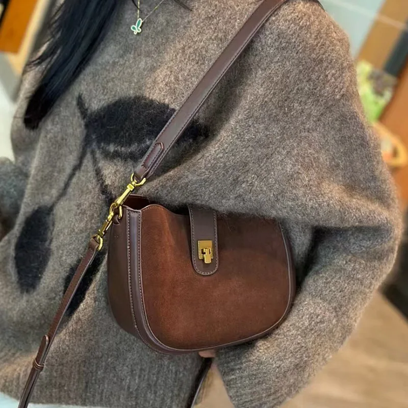 New Ladies Designer Messenger Bags Retro fashionable matte leather messenger bag high-end niche crossbody bag saddle bag C083
New Ladies Designer Messenger Bags Retro fashionable matte leather messenger bag high-end niche crossbody bag saddle bag C083