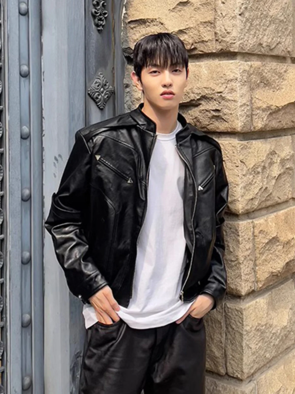 ort PU Leather Jaet Men's American Motorcycle Sle Faionable Haome Stand Collar Zipper Closure Flight Jaet
ort PU Leather Jaet Men's American Motorcycle Sle Faionable Haome Stand Collar Zipper Closure Flight Jaet