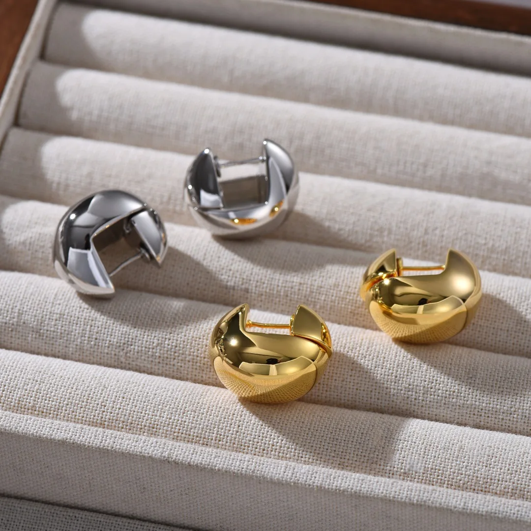 Europe America Gold Silver Smooth Round Luxury Earrings Woman High Quality Designer Style Trend
Europe America Gold Silver Smooth Round Luxury Earrings Woman High Quality Designer Style Trend