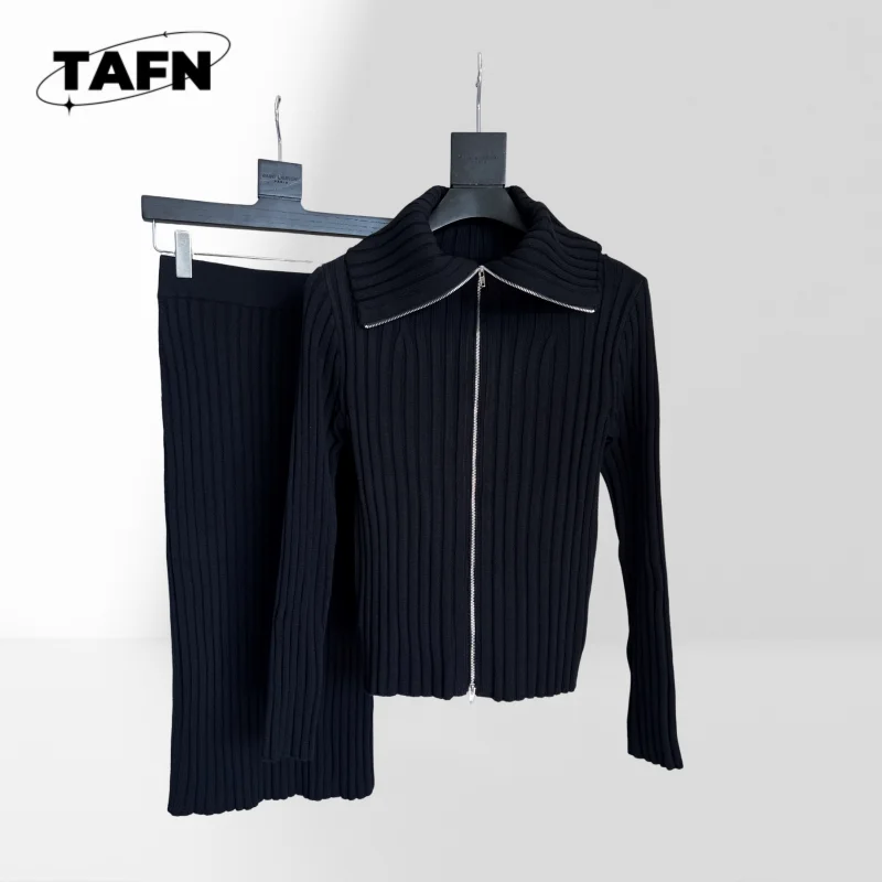 Простой, но шикарный комплект женской юбки, удобный и модный на весь день для повседневного или вечернего ношения AK0517
Простой, но шикарный комплект женской юбки, удобный и модный на весь день для повседневного или вечернего ношения AK0517