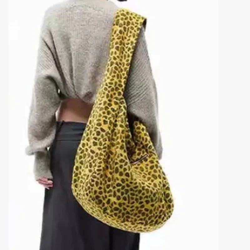 Large Capacity Leopard Print Tote Bag Women's Bag 2024 Autumn and Winter New High-Quality Underarm Shoulder Bag Crossbody Bag
Large Capacity Leopard Print Tote Bag Women's Bag 2024 Autumn and Winter New High-Quality Underarm Shoulder Bag Crossbody Bag