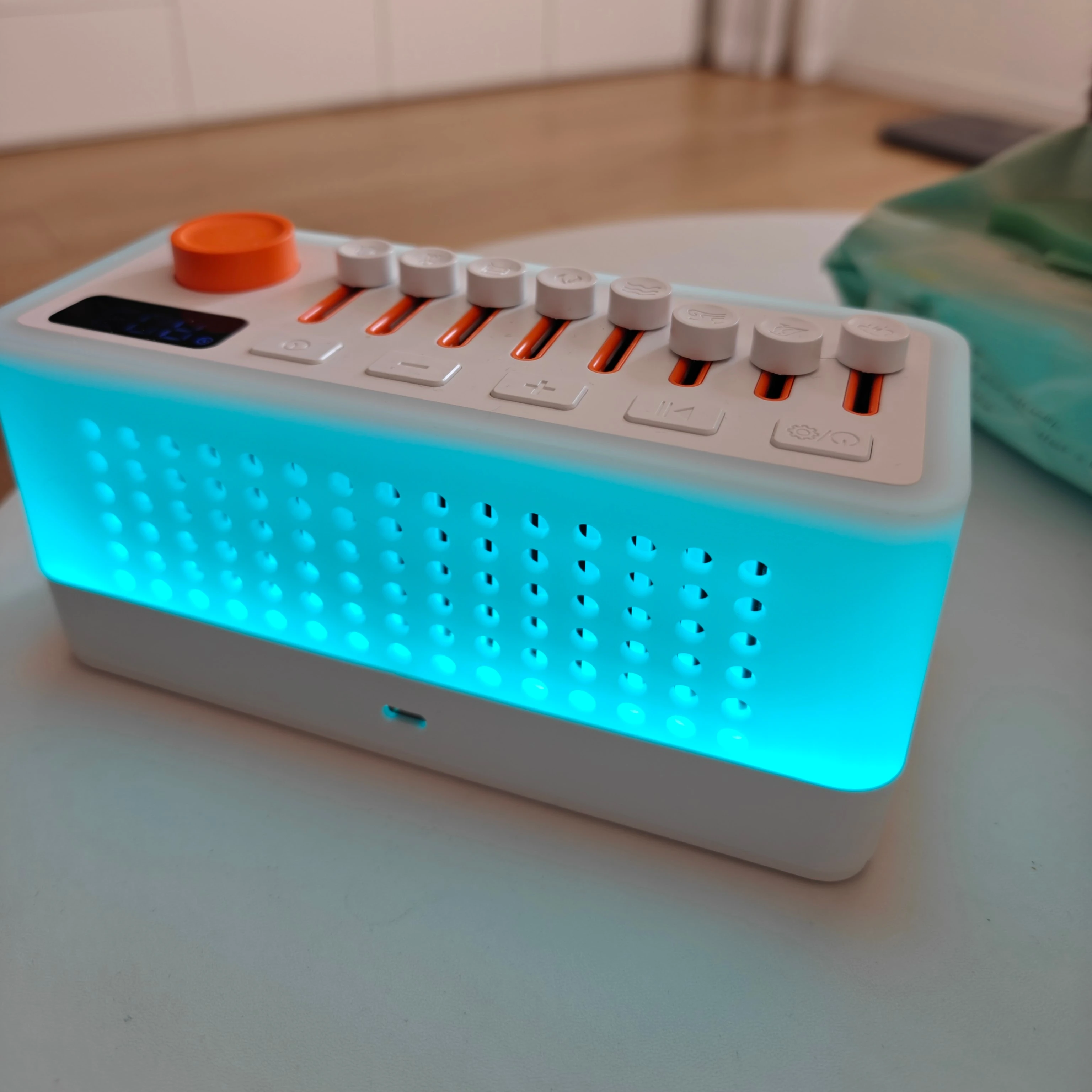 Portable White Noise Speaker Wireless Bluetooth Sound Machine, Multi Relaxing Nature Sounds,Ideal Sleep Helper for Home,Office
Portable White Noise Speaker Wireless Bluetooth Sound Machine, Multi Relaxing Nature Sounds,Ideal Sleep Helper for Home,Office