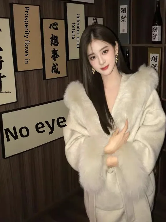 Шерстяное пальто Ele с воротником-стойкой: уникальный и красивый дизайн для богатых девушек, зимняя мода, премиум-класс, шапка в комплекте
Шерстяное пальто Ele с воротником-стойкой: уникальный и красивый дизайн для богатых девушек, зимняя мода, премиум-класс, шапка в комплекте