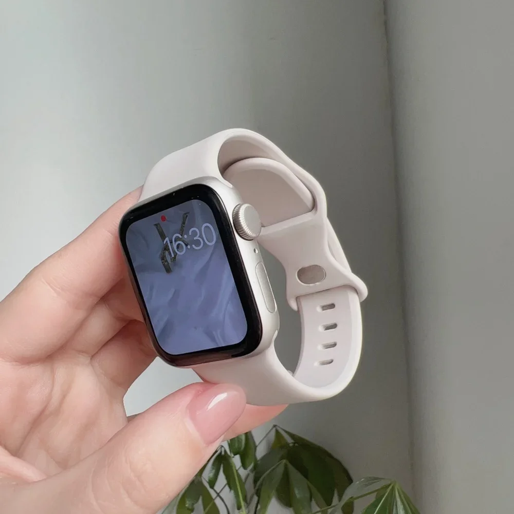 Nice Silicone Strap For Apple Watch band women Series Ultra 10/9/8/7/6/5/4/3/2/1 for iwatch 38mm 40mm 41mm 42mm 44mm 45mm 46mm
Nice Silicone Strap For Apple Watch band women Series Ultra 10/9/8/7/6/5/4/3/2/1 for iwatch 38mm 40mm 41mm 42mm 44mm 45mm 46mm