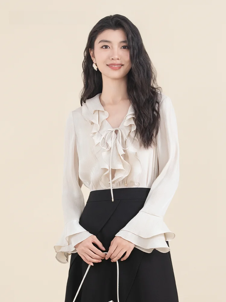 Elegant Romantic Long Sleeve V-Neck Shirt with Lace Trim in Beige Color for Women Spring Summer New Arrival Shirt
Elegant Romantic Long Sleeve V-Neck Shirt with Lace Trim in Beige Color for Women Spring Summer New Arrival Shirt