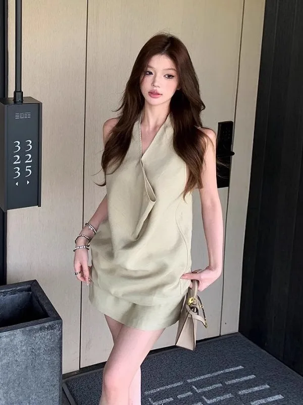 Korean Style Slimming V-Neck Tank Top Women's Summer 2025 New Pure Color Short Skirt Two-Piece Set Fashionable Casual Wear
Korean Style Slimming V-Neck Tank Top Women's Summer 2025 New Pure Color Short Skirt Two-Piece Set Fashionable Casual Wear