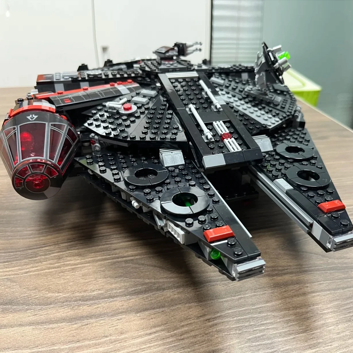 NEW MOC 1579PCS Falcon Compatible 75389 Millennium The Dark Spaceship Bricks Building Block for Gifts for Model Adults
NEW MOC 1579PCS Falcon Compatible 75389 Millennium The Dark Spaceship Bricks Building Block for Gifts for Model Adults