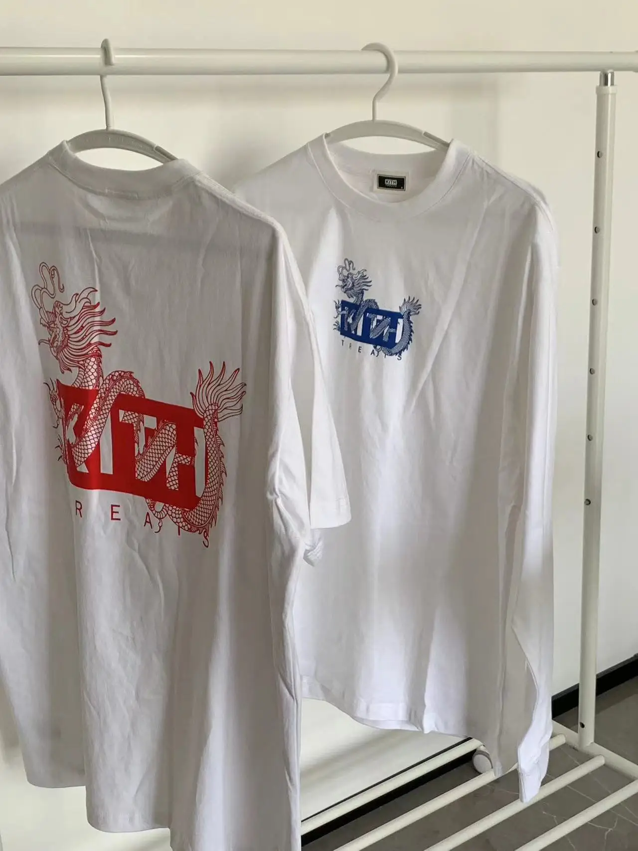 Футболка Dragon Year Limited Edition High Street с принтом ort Sve и оригинальной коробкой, летняя новинка, молодежная хлопковая круглая футболка Ne
Футболка Dragon Year Limited Edition High Street с принтом ort Sve и оригинальной коробкой, летняя новинка, молодежная хлопковая круглая футболка Ne
