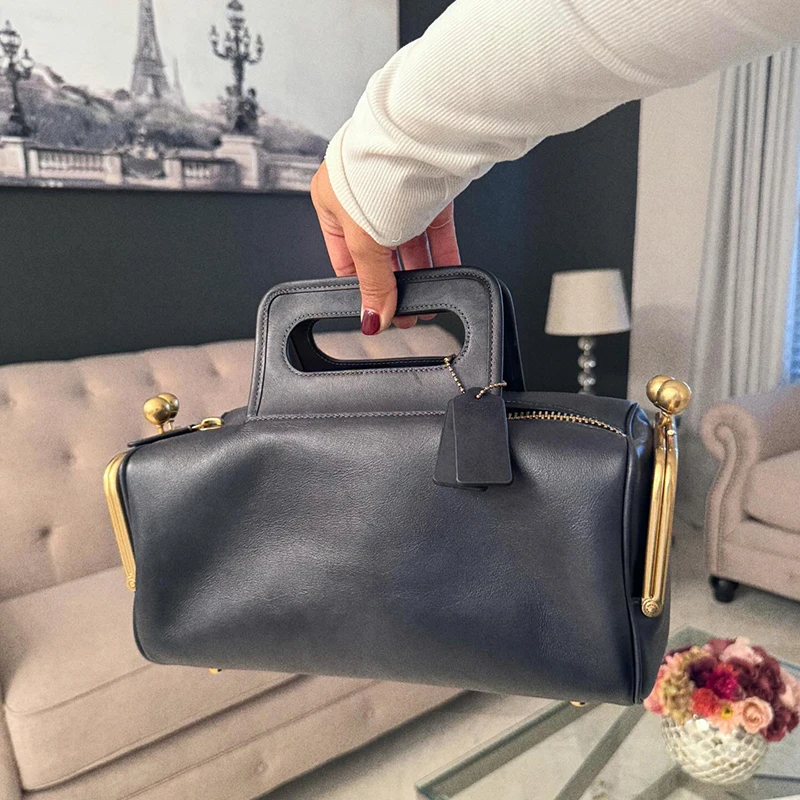 Vintage Clip Leather Women Shoulder Bag Luxury Retro Clutch Crossbody Bag Ladies Zip Tote Handbag High Capacity Daily Commute
Vintage Clip Leather Women Shoulder Bag Luxury Retro Clutch Crossbody Bag Ladies Zip Tote Handbag High Capacity Daily Commute