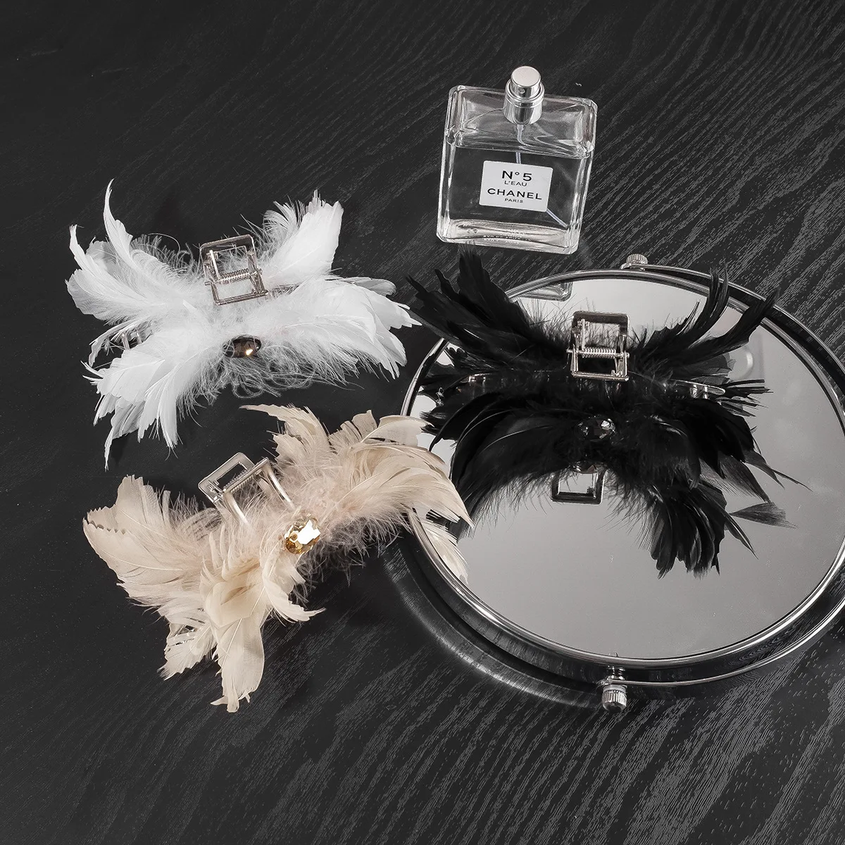 Pure Desire Wind Feather Grabbing Ostrich Hair Large Fairy Qi Hair Grabbing Back of Head Girl Shark Clip Jewelry
Pure Desire Wind Feather Grabbing Ostrich Hair Large Fairy Qi Hair Grabbing Back of Head Girl Shark Clip Jewelry