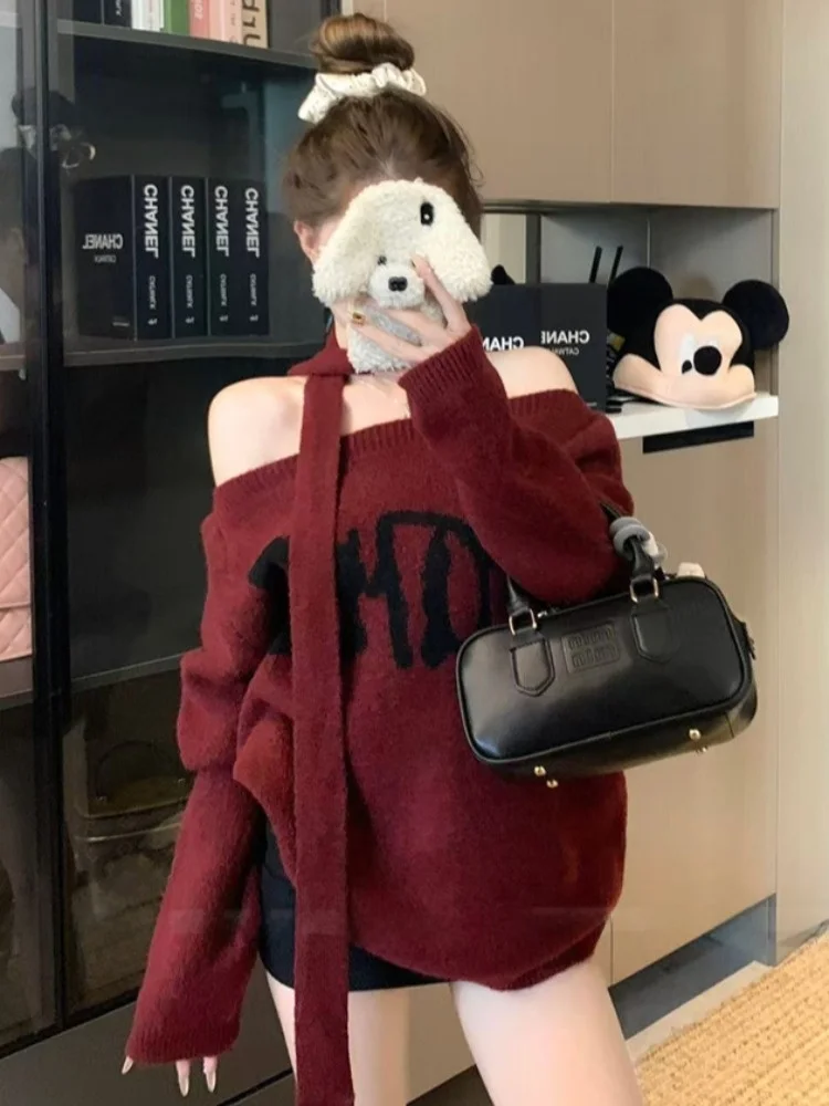 Retro Letter Embroidery Soft Cozy Women's Knitwear Shoulder Bared Loose Warm Autumn Winter Design Sense City Walk Breathable ...
Retro Letter Embroidery Soft Cozy Women's Knitwear Shoulder Bared Loose Warm Autumn Winter Design Sense City Walk Breathable ...