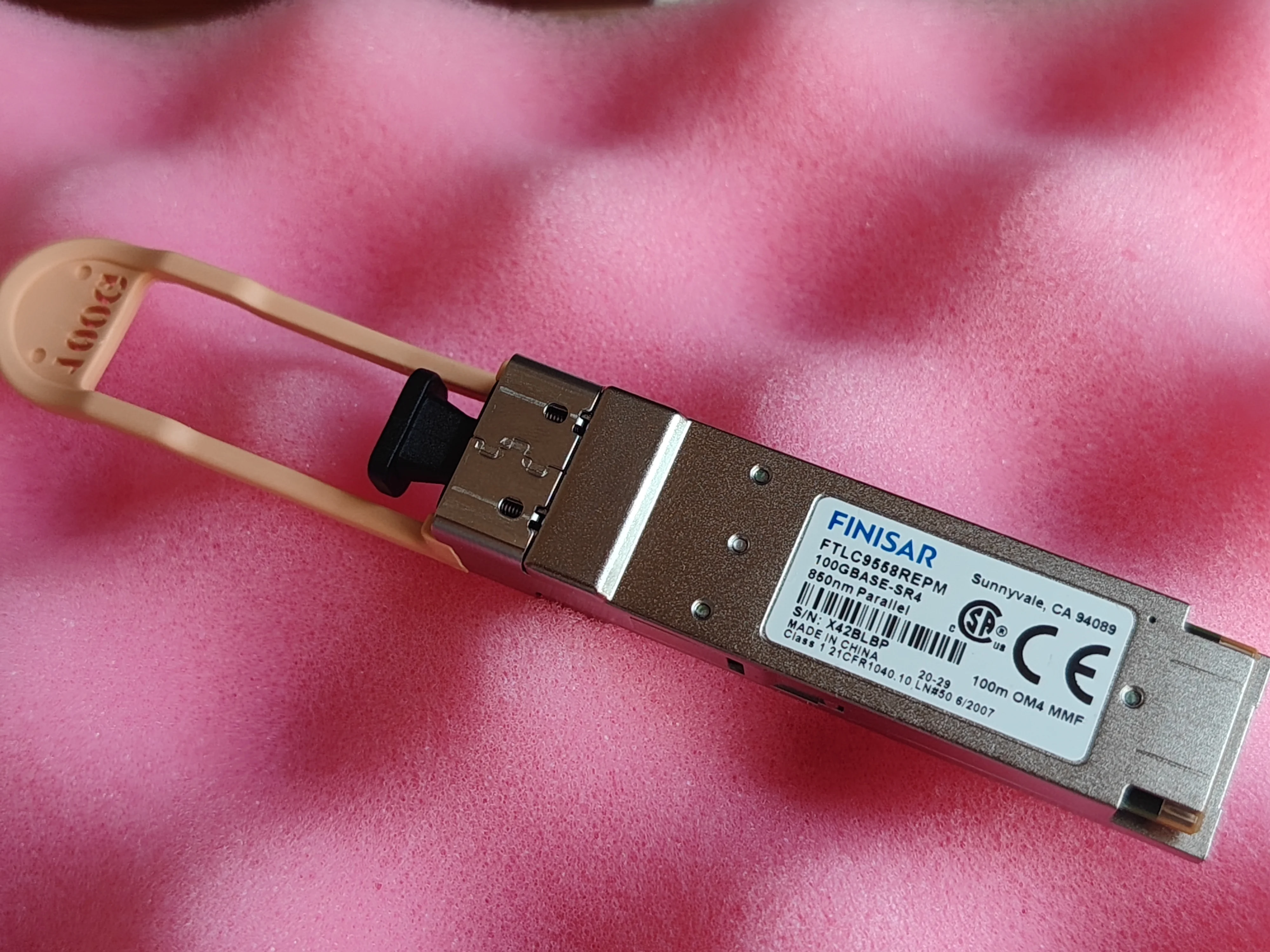 Finisar 100g QSFP Fiber Transceiver FTLC9558REPM 100GBASE-SR4 100M OM4 MMF/QSFP 100G General Purpose Fiber Module
Finisar 100g QSFP Fiber Transceiver FTLC9558REPM 100GBASE-SR4 100M OM4 MMF/QSFP 100G General Purpose Fiber Module