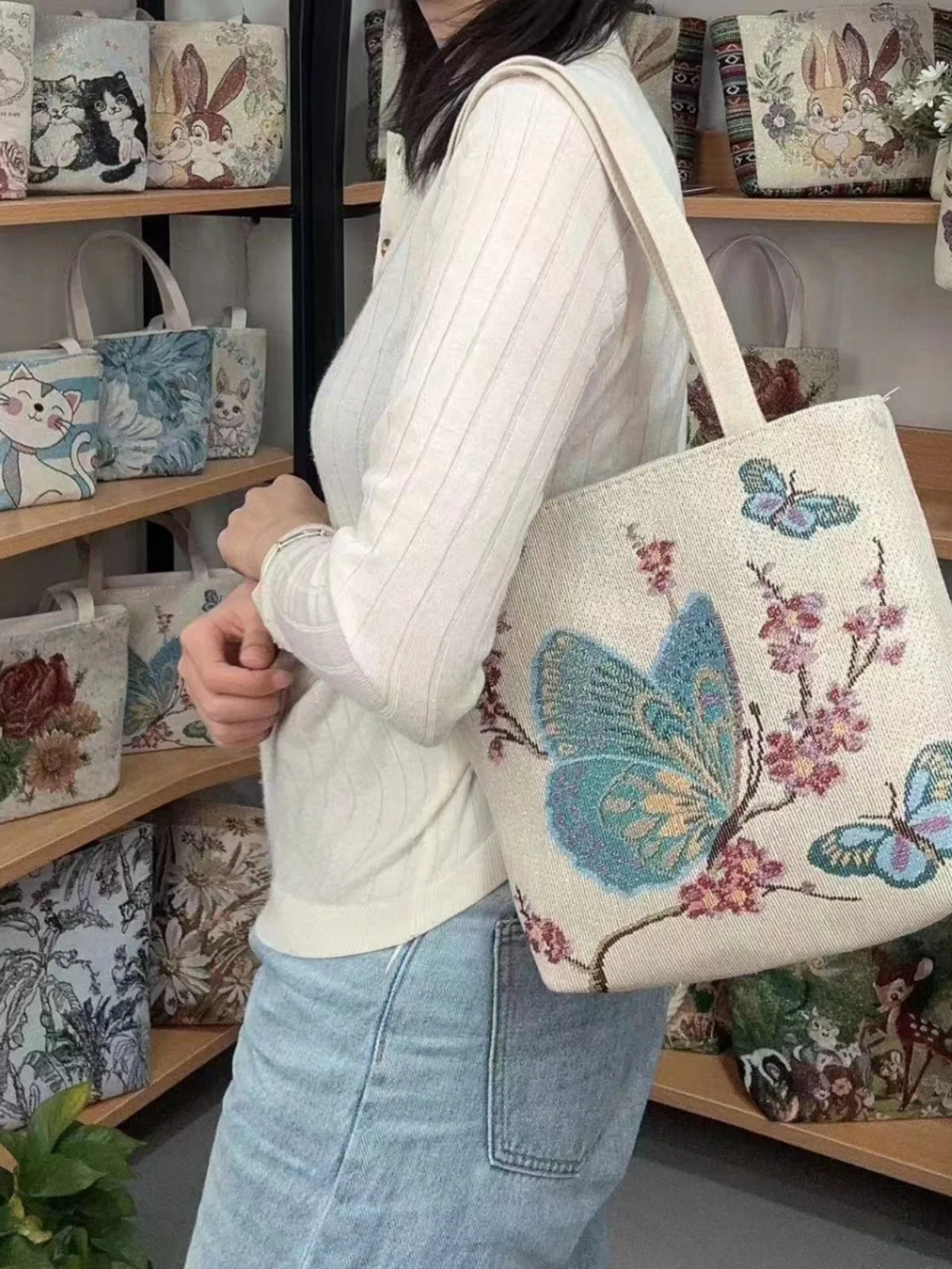 Double-Sided Embroidered Pattern Women's Versatile Single-oulder Handbag New Faion Canvas Briti Sle Leisure...
Double-Sided Embroidered Pattern Women's Versatile Single-oulder Handbag New Faion Canvas Briti Sle Leisure...