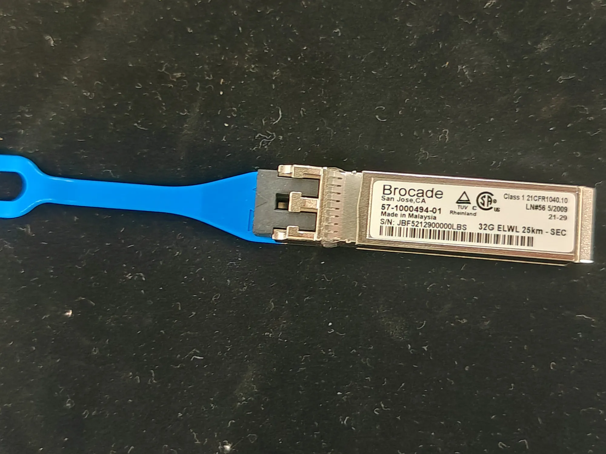 Original NEW Brocade 32G 25KM SFP Fiber Transceiver 57-1000494-01 Single Mode SFP 32GB 25KM Switch Port Module
Original NEW Brocade 32G 25KM SFP Fiber Transceiver 57-1000494-01 Single Mode SFP 32GB 25KM Switch Port Module