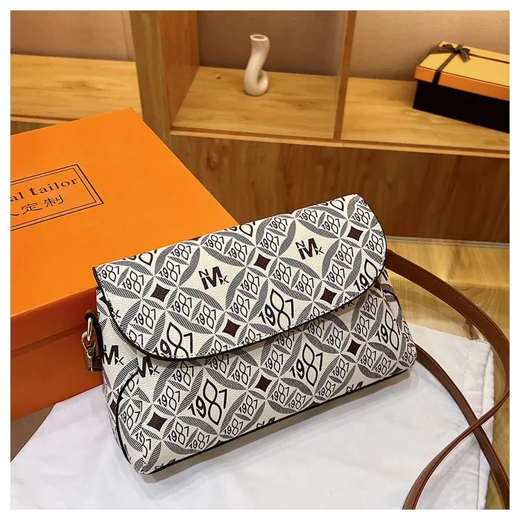 Women's Bag Fashionable Classic Exquisite Letter Printing Female Shoulder Bag Retro Style Simple and Elegant Ladies Handbag
Women's Bag Fashionable Classic Exquisite Letter Printing Female Shoulder Bag Retro Style Simple and Elegant Ladies Handbag