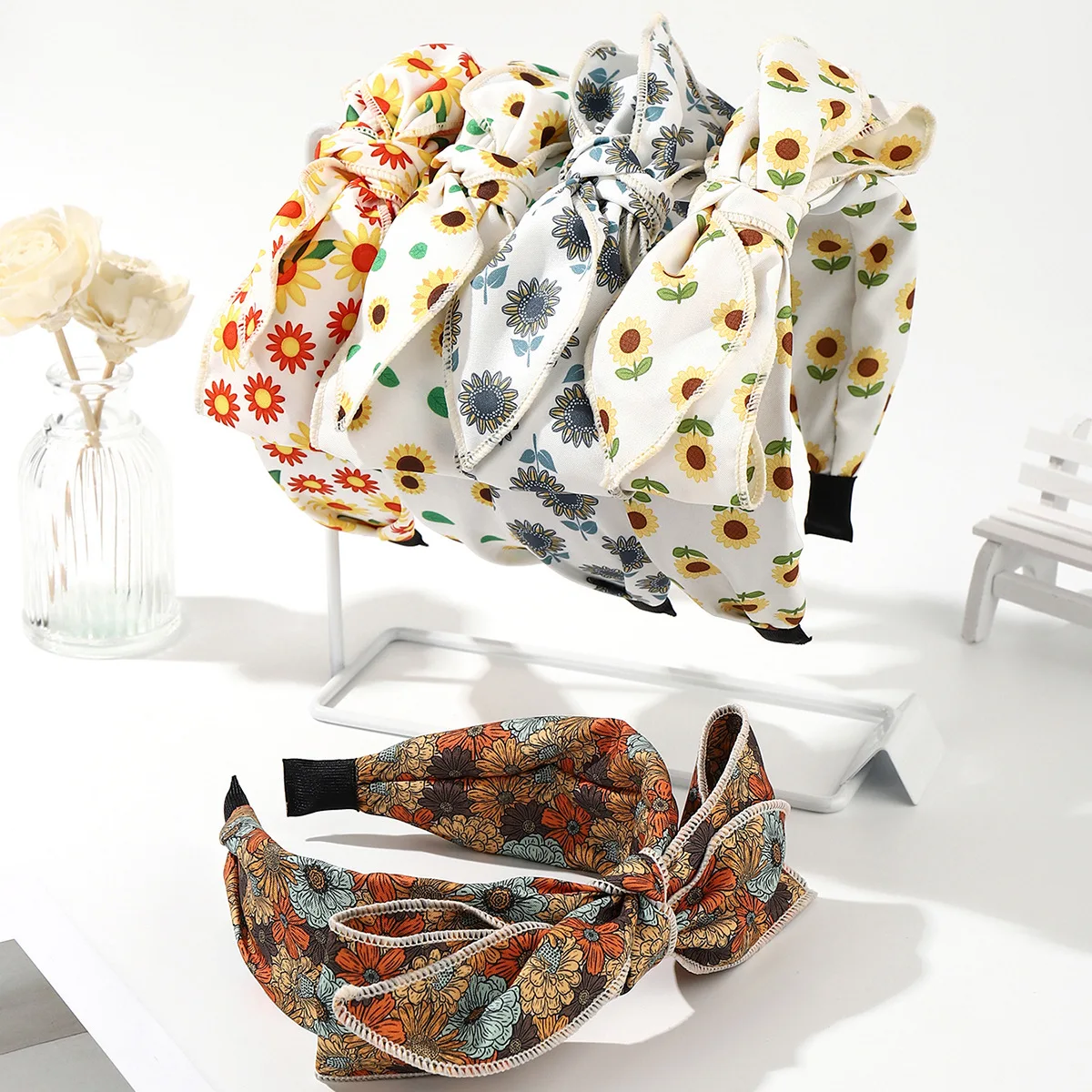 European and American Fashion Fabric Wide Edge Sunflower Bow Hairband for Women
European and American Fashion Fabric Wide Edge Sunflower Bow Hairband for Women