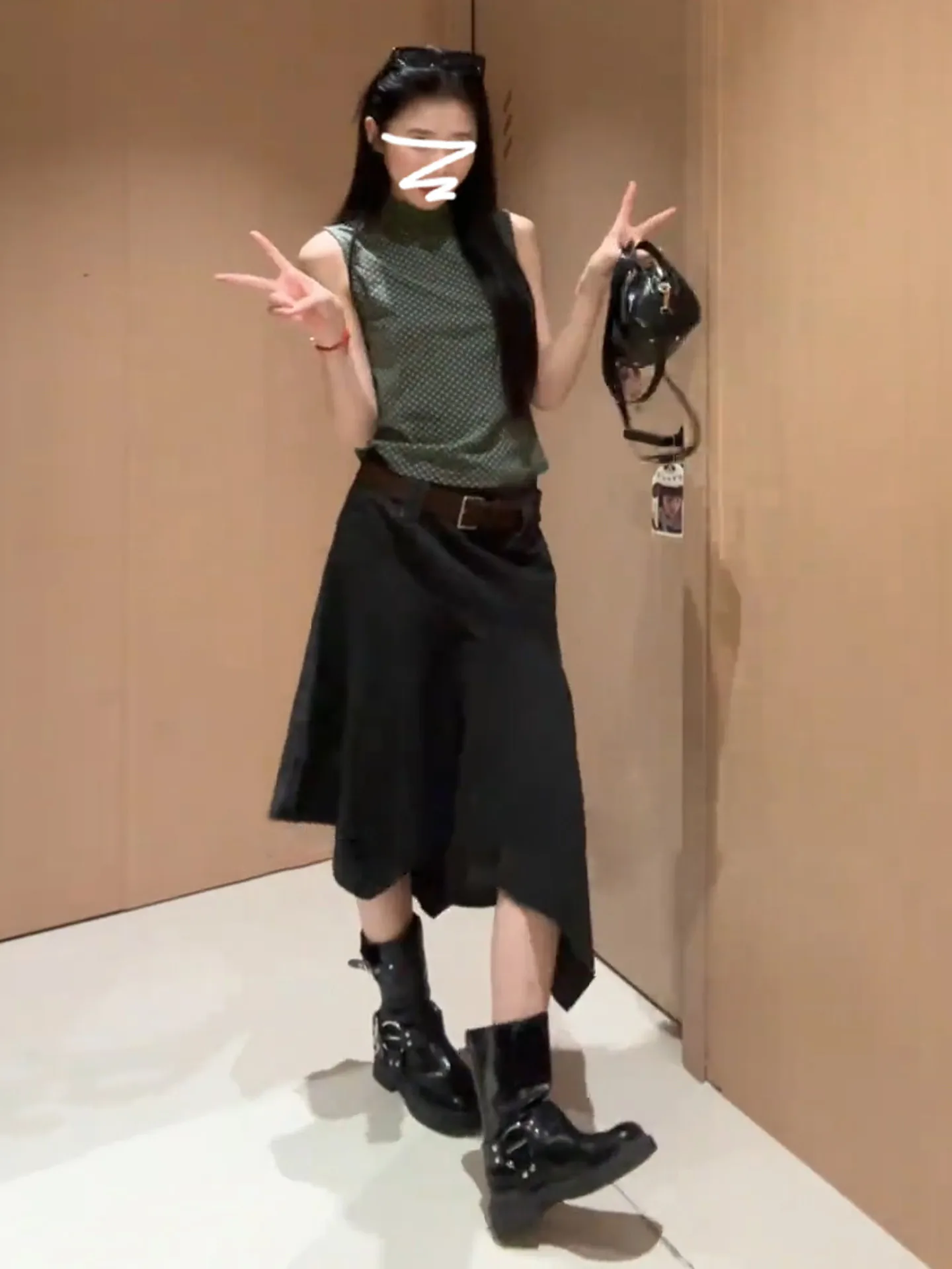 Korean Style Green Polka Dot Sleeveless Vest And Skirt Set Fashionable Summer Outfit High Waist Midi Skirt Casual Wear
Korean Style Green Polka Dot Sleeveless Vest And Skirt Set Fashionable Summer Outfit High Waist Midi Skirt Casual Wear