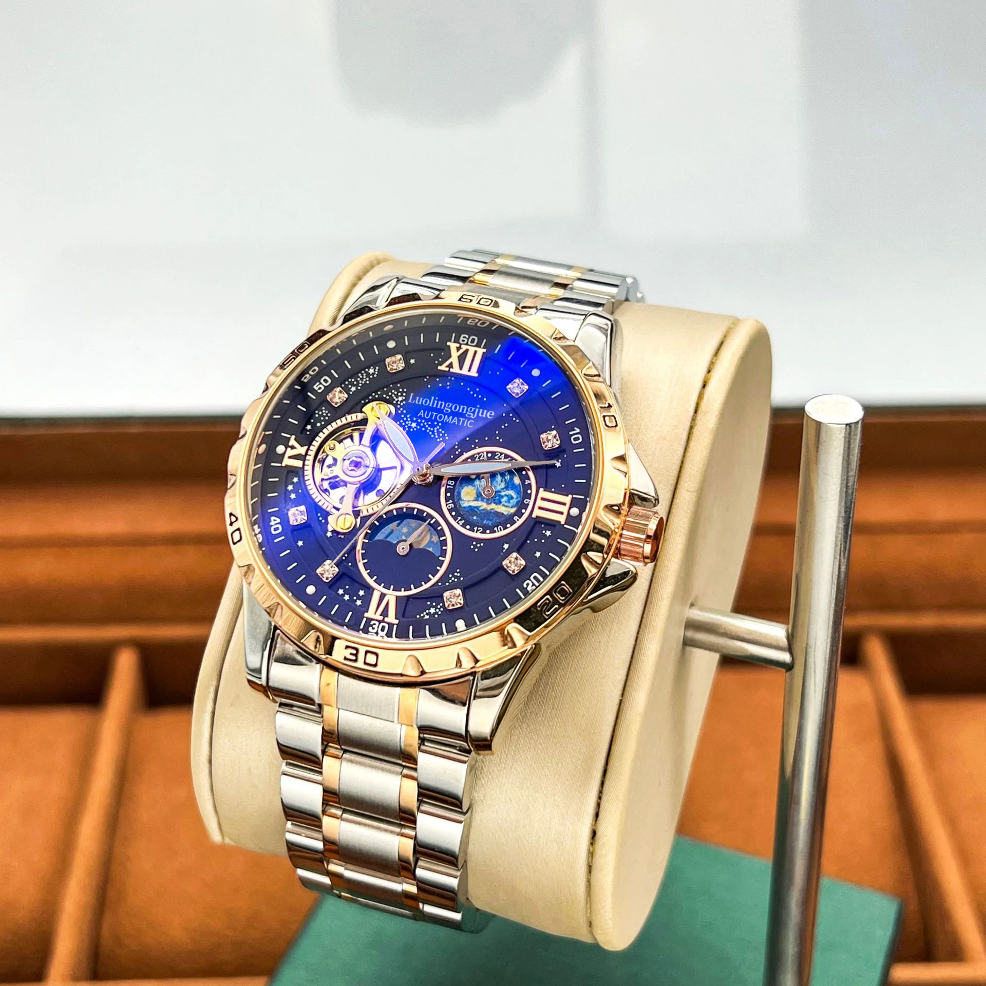 Retro Sports Business Fashion Men's Watch Automatic Mechanical Watch - Starry Sky Dial, Skeleton Style, Moon Phase Display, Hollow Design, Stainless Steel Butterfly Clasp Strap, Diamond-Encrusted Scale, Waterproof Luxury Watch, Suitable for Business and C
Retro Sports Business Fashion Men's Watch Automatic Mechanical Watch - Starry Sky Dial, Skeleton Style, Moon Phase Display, Hollow Design, Stainless Steel Butterfly Clasp Strap, Diamond-Encrusted Scale, Waterproof Luxury Watch, Suitable for Business and C