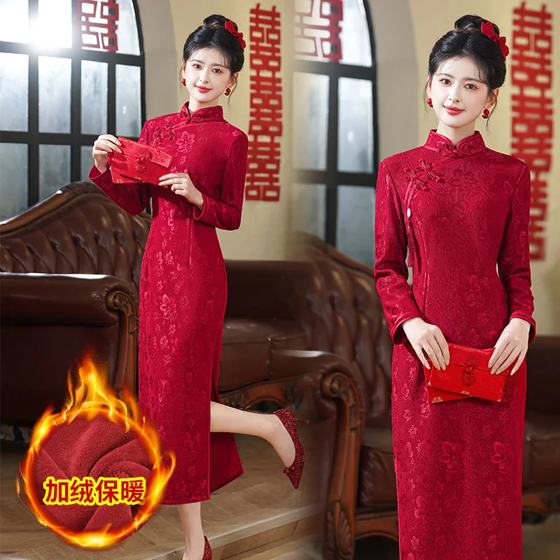 Красный кружевной бархат с длинными рукавами 3/4, Cheongsam Qi Pao, новый зимний свадебный банкет, большие размеры
Красный кружевной бархат с длинными рукавами 3/4, Cheongsam Qi Pao, новый зимний свадебный банкет, большие размеры