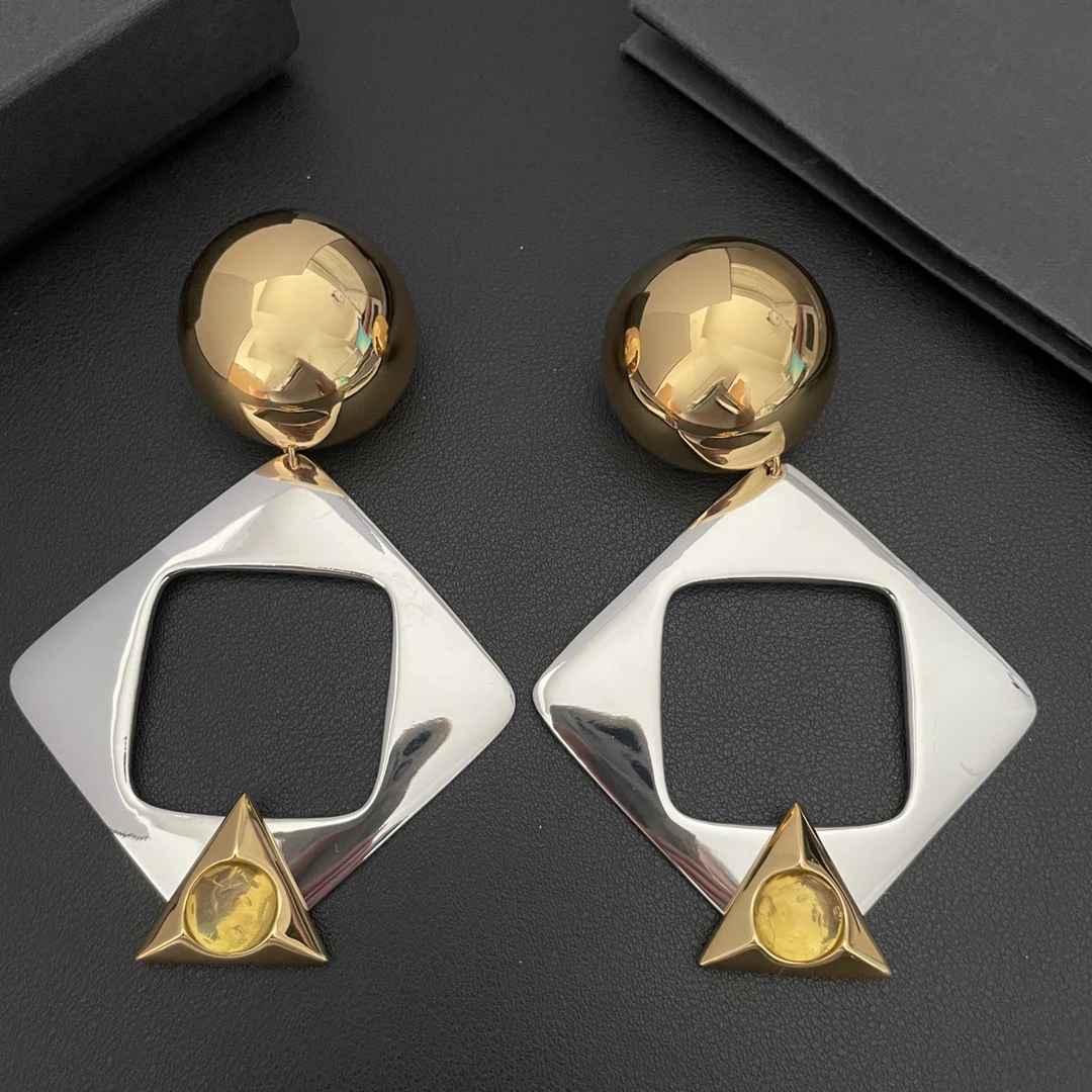 Hot Europe Designer Brand Gold Silver Geometric Large Earrings Ear Clip Women Top Quality Luxury Jewelry Trend
Hot Europe Designer Brand Gold Silver Geometric Large Earrings Ear Clip Women Top Quality Luxury Jewelry Trend