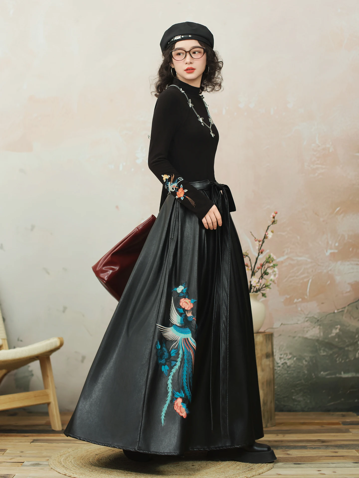 TIYIHAILEY Long Maxi A-line Women PU Leather Spring Autumn Big Hem Skirts Black Ladies Embroidery Bandage Zipper Chinese Style
TIYIHAILEY Long Maxi A-line Women PU Leather Spring Autumn Big Hem Skirts Black Ladies Embroidery Bandage Zipper Chinese Style