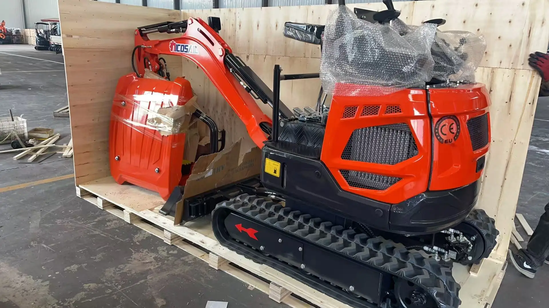 Мини-экскаватор Kubota без двигателя, новая гусеничная машина для фермы EPA с коробкой передач с сердечником насоса
Мини-экскаватор Kubota без двигателя, новая гусеничная машина для фермы EPA с коробкой передач с сердечником насоса