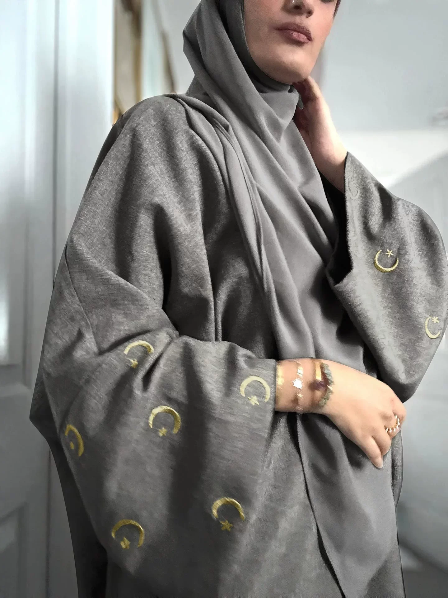 Islamic Muslim Luxury Fashion Dubai Middle East Ramadan Morocco Türkiye Dubai Moon Embroidery Elegant Cardigan Gown
Islamic Muslim Luxury Fashion Dubai Middle East Ramadan Morocco Türkiye Dubai Moon Embroidery Elegant Cardigan Gown