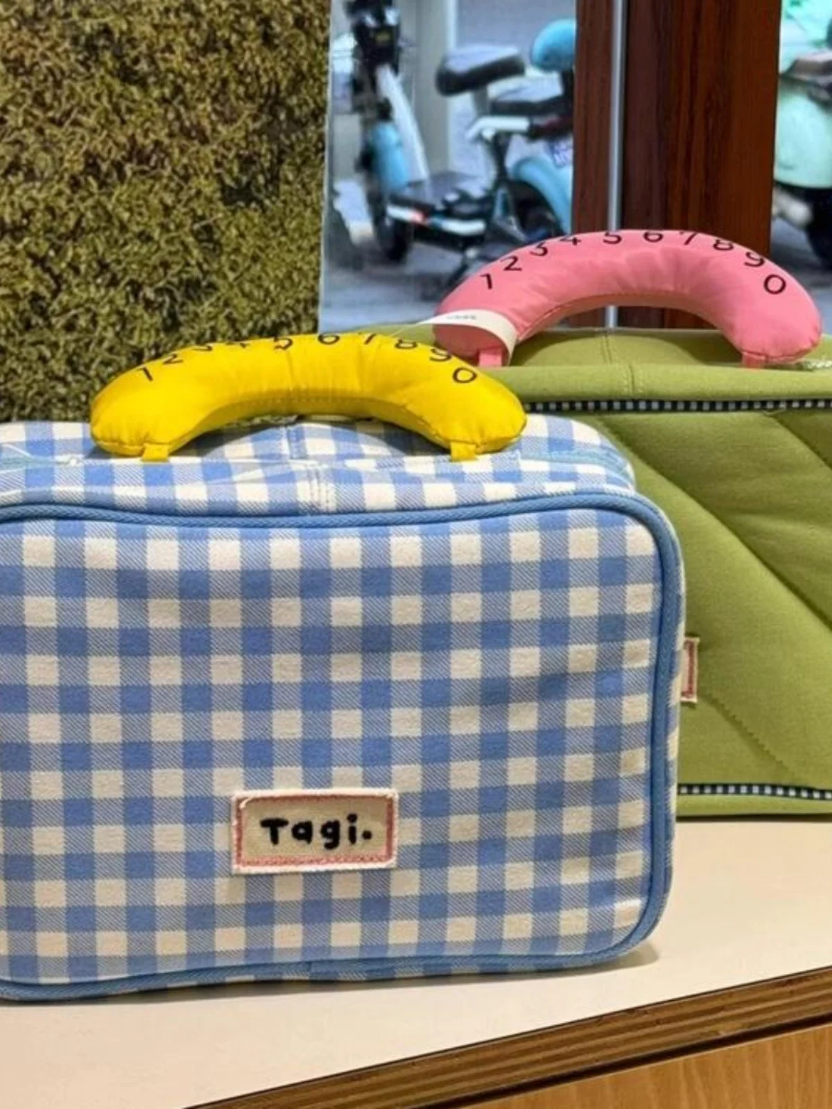 Tagi большая вместительная дорожная косметичка, клетчатая сумка, портативная сумка для еды, мягкая парусиновая легко носить с собой, корейская сумка для отдыха
Tagi большая вместительная дорожная косметичка, клетчатая сумка, портативная сумка для еды, мягкая парусиновая легко носить с собой, корейская сумка для отдыха