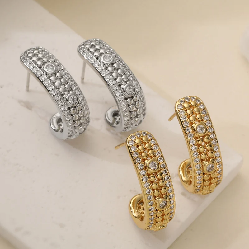 European and American Niche Personality Copper Plated 18K Gold Zircon C-shaped Earrings for Women Fashion Retro Versatile Ear Je
European and American Niche Personality Copper Plated 18K Gold Zircon C-shaped Earrings for Women Fashion Retro Versatile Ear Je