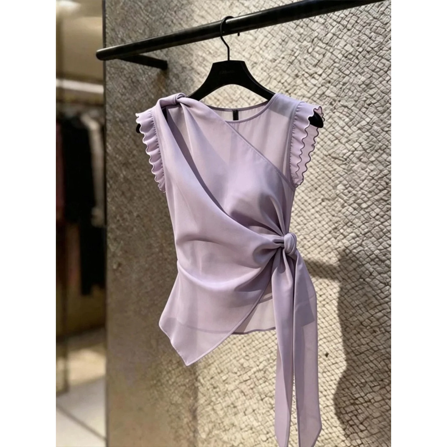 Summer Waist-Cinching Sleeveless Vest Women's Fashion Design Belted Top Polyester Fiber round Neck Short Length Chinese Made
Summer Waist-Cinching Sleeveless Vest Women's Fashion Design Belted Top Polyester Fiber round Neck Short Length Chinese Made
