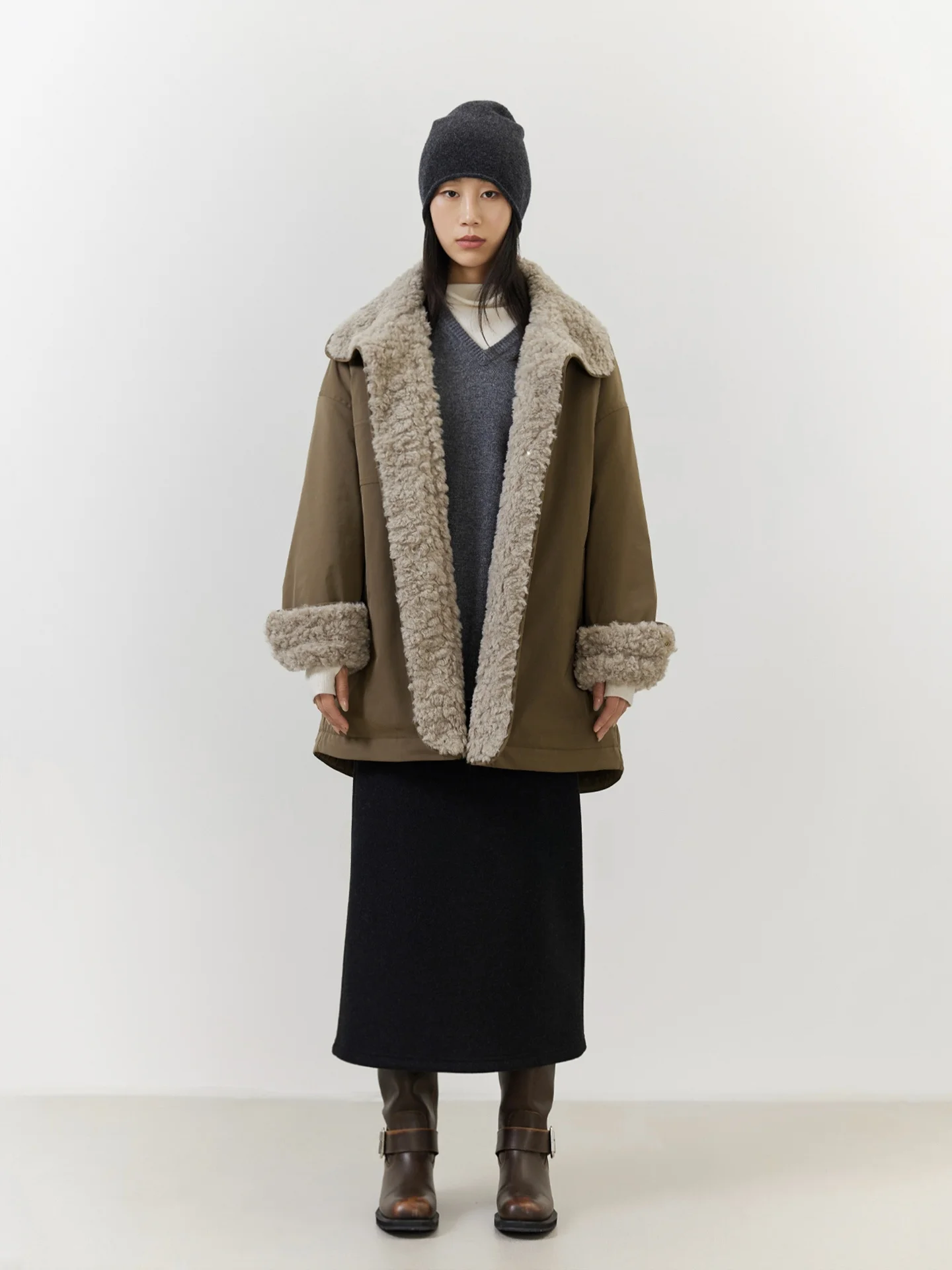 Утепленная куртка из овечьего бархата с подкладкой, шнурком и множеством карманов для женщин, бренд Seei, хлопковое пальто с отложным воротником, длинный рукав
Утепленная куртка из овечьего бархата с подкладкой, шнурком и множеством карманов для женщин, бренд Seei, хлопковое пальто с отложным воротником, длинный рукав