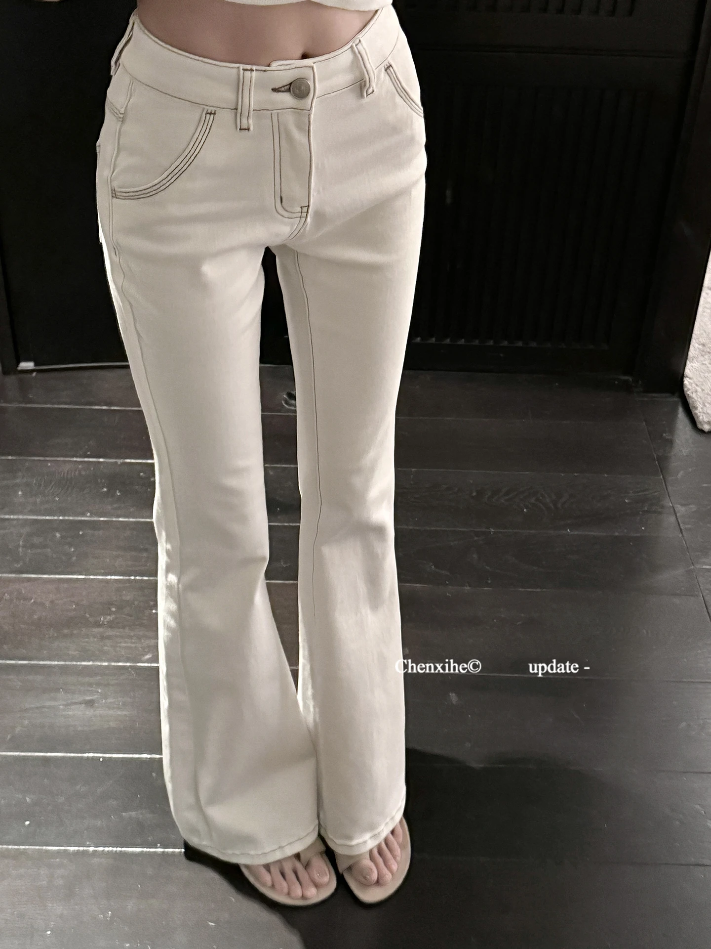 Spring 2026 Women's Slim Fit Casual White Jeans Micro Flared Long Trousers Versatile Cotton Blend Zipper Closure Color
Spring 2026 Women's Slim Fit Casual White Jeans Micro Flared Long Trousers Versatile Cotton Blend Zipper Closure Color
