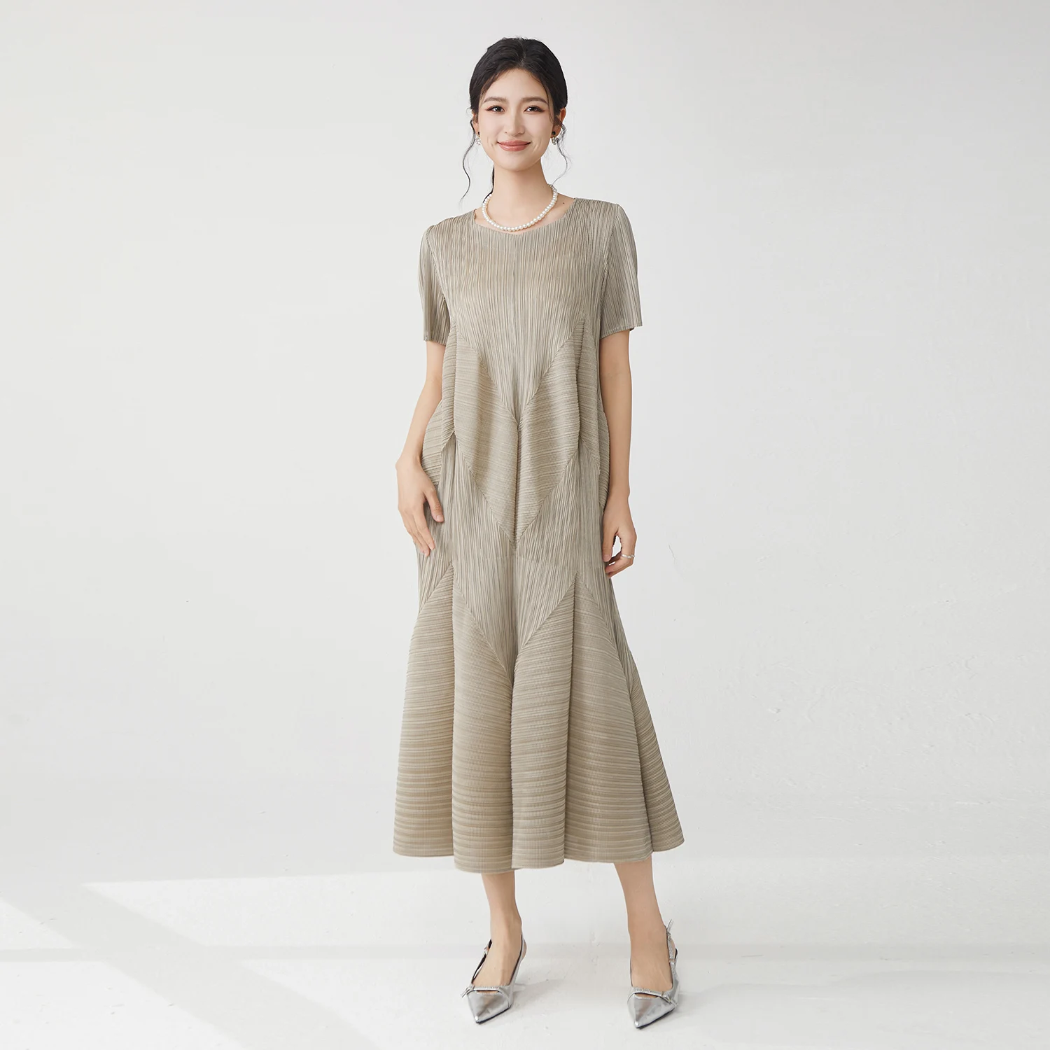 2025 Latest Summer Women's Elegant Dresses Stretch Casual Wear Dress Miyake Pleated Dresses
2025 Latest Summer Women's Elegant Dresses Stretch Casual Wear Dress Miyake Pleated Dresses
