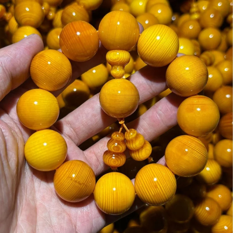 Northeast , buttery jade-like material, northern agarwood, fully translucent pine seeds, amber wood beads, collectible
Northeast , buttery jade-like material, northern agarwood, fully translucent pine seeds, amber wood beads, collectible