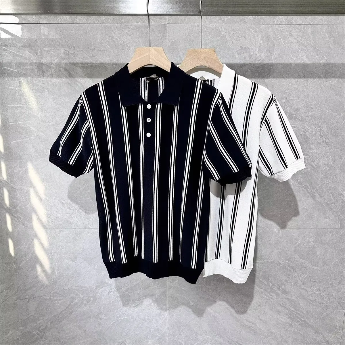 Summer Slim Fit Shirt Men's Short Sleeve Turn-down Collar Striped High-grade Color Block Hong Kong Style Casual Fashion
Summer Slim Fit Shirt Men's Short Sleeve Turn-down Collar Striped High-grade Color Block Hong Kong Style Casual Fashion