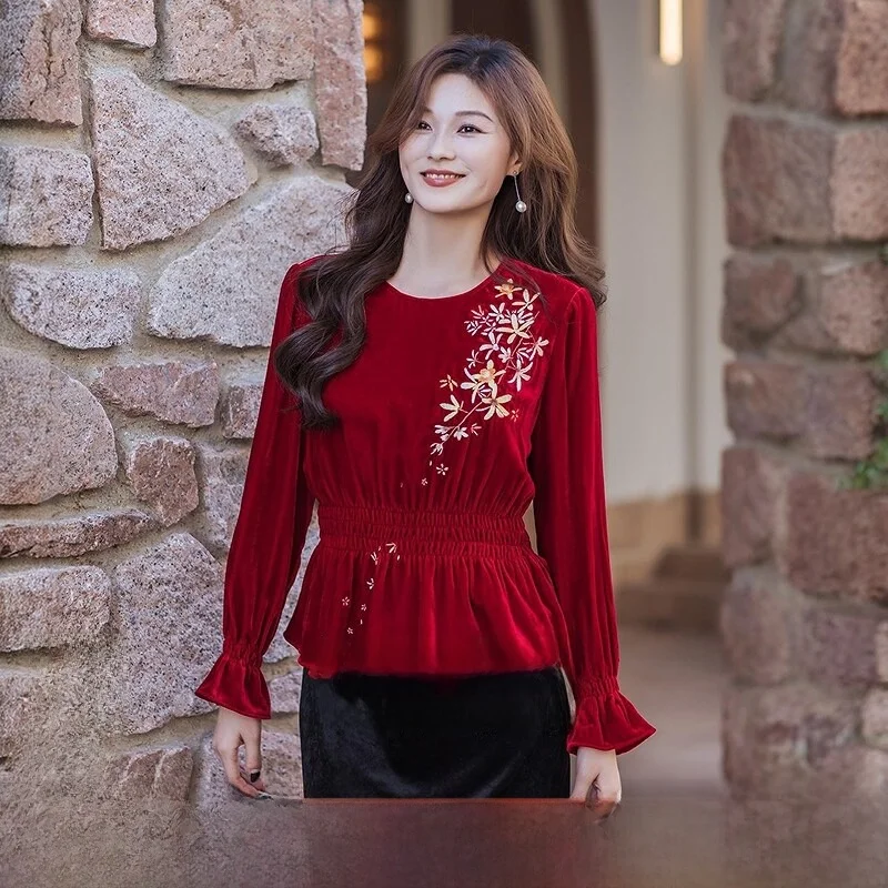 Ele Embroidered Velvet irt Women's Slim Fit Tu Pleated irt Vintage Sle Long Sve V-Ne Warmth for Autumn Winter
Ele Embroidered Velvet irt Women's Slim Fit Tu Pleated irt Vintage Sle Long Sve V-Ne Warmth for Autumn Winter