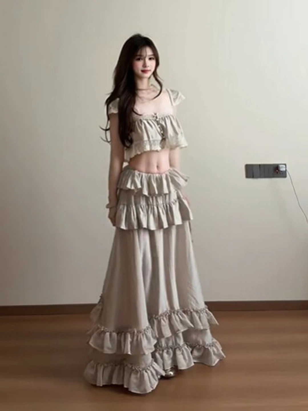 Elegant Gentle Wind Two-Piece Set Top And Halter Neck Skirt Comfortable Short Sleeve Cotton Blend Summer Outfit
Elegant Gentle Wind Two-Piece Set Top And Halter Neck Skirt Comfortable Short Sleeve Cotton Blend Summer Outfit