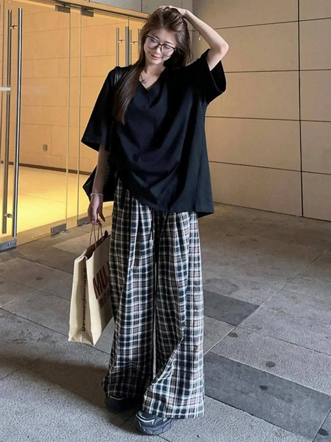 Laid-back Sportswear Set Women Summer High Sensation Loose Slimming V-neck Short Sleeve T-shirt Wide Leg Pants Casual Two-pie...
Laid-back Sportswear Set Women Summer High Sensation Loose Slimming V-neck Short Sleeve T-shirt Wide Leg Pants Casual Two-pie...