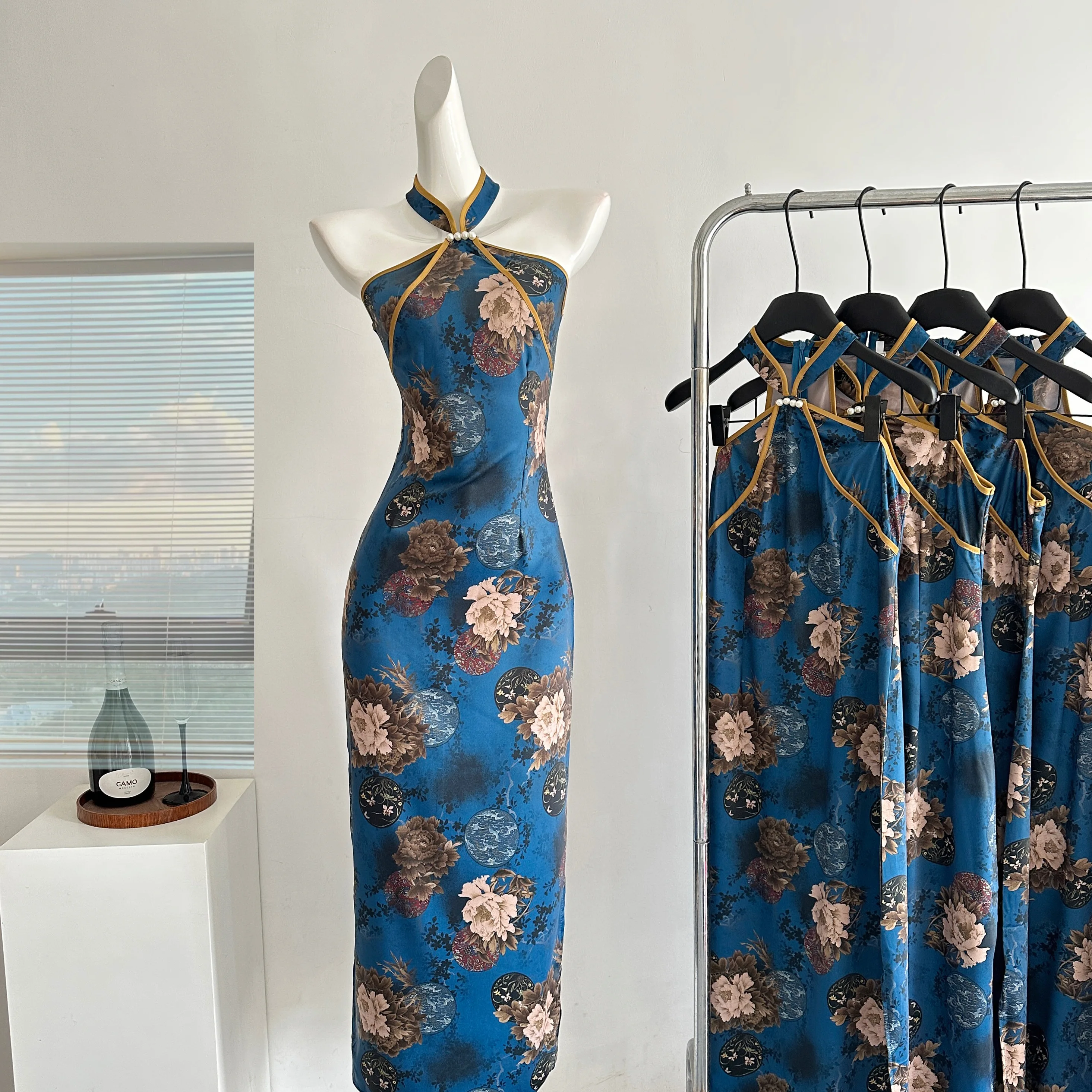 Chinese Cheongsam Topanoma Vintage Evening Dresses Women Sleeveless Floral Printed Slim Elegant Cocktail Dress Birthday Party
Chinese Cheongsam Topanoma Vintage Evening Dresses Women Sleeveless Floral Printed Slim Elegant Cocktail Dress Birthday Party