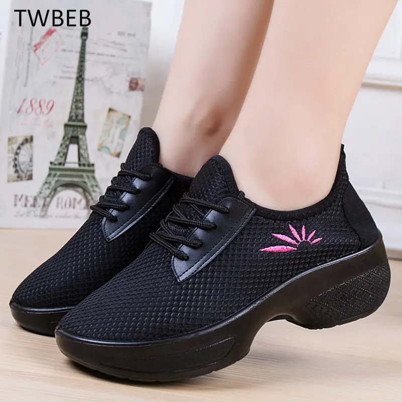 Fashion Platform Woman Mesh Jazz Shoes Ladies Modern Soft Outsole Dance Sneakers Breathable Lightweight Dancing Fitness Shoes
Fashion Platform Woman Mesh Jazz Shoes Ladies Modern Soft Outsole Dance Sneakers Breathable Lightweight Dancing Fitness Shoes