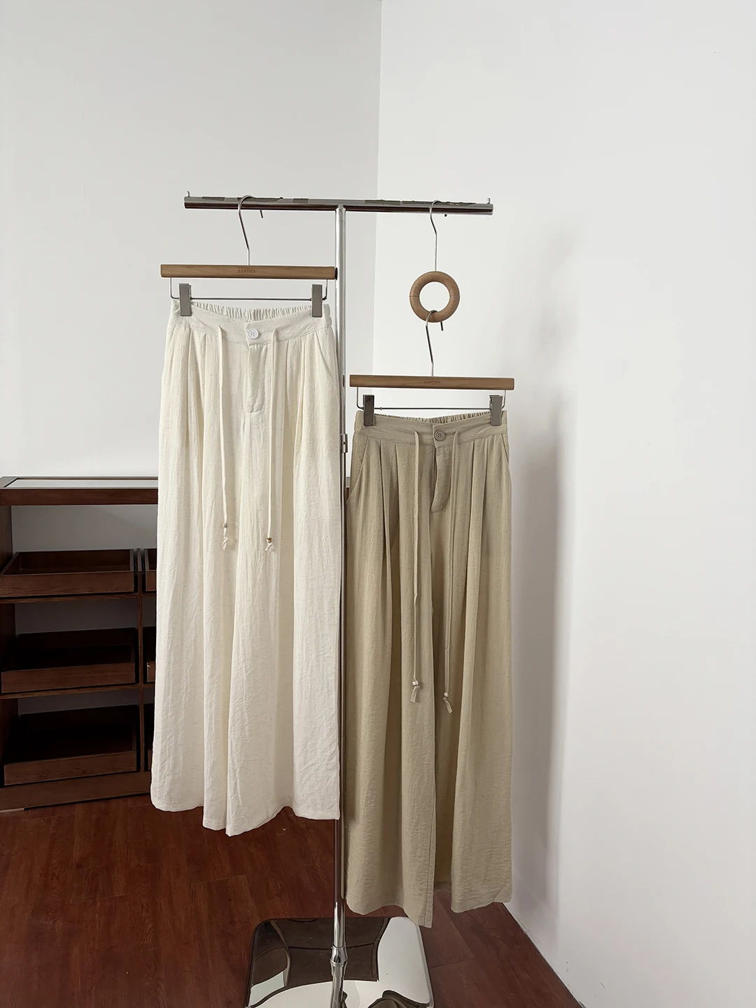 Diyi Yamamoto Women's Summer Thin Casual Pants High Waist Loose Fit Long Trousers Draping Style Wide Leg Pants Commute Style
Diyi Yamamoto Women's Summer Thin Casual Pants High Waist Loose Fit Long Trousers Draping Style Wide Leg Pants Commute Style